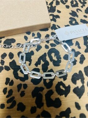 NWT Silver South Moon Under chain link bracelet. Lobster claw hook to chain